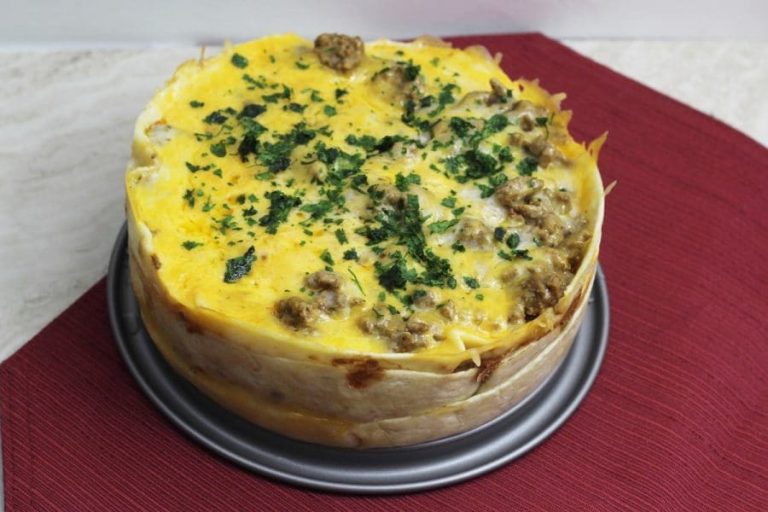 Since I got my Instant Pot pressure cooker, I have been bound and determined to recreate all of my favorite recipes in it. Today’s recipe is this amazing Instant Pot Taco Pie. #taco #pie #instant #pot #tortilla #easy #recipe