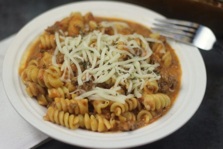 This Instant Pot Mozzarella Tomato Basil Pasta turned out great and everyone loved the flavors. This turned out to be a really easy tomato pasta recipe. If you are looking for an awesome Instant Pot pasta recipe, this is it! #tomatobasil #instantpot #mozzarella #pastarecipe #easyrecipe