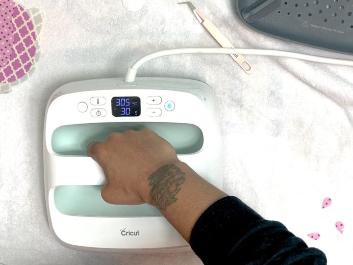 hand using the cricut EasyPress 2
