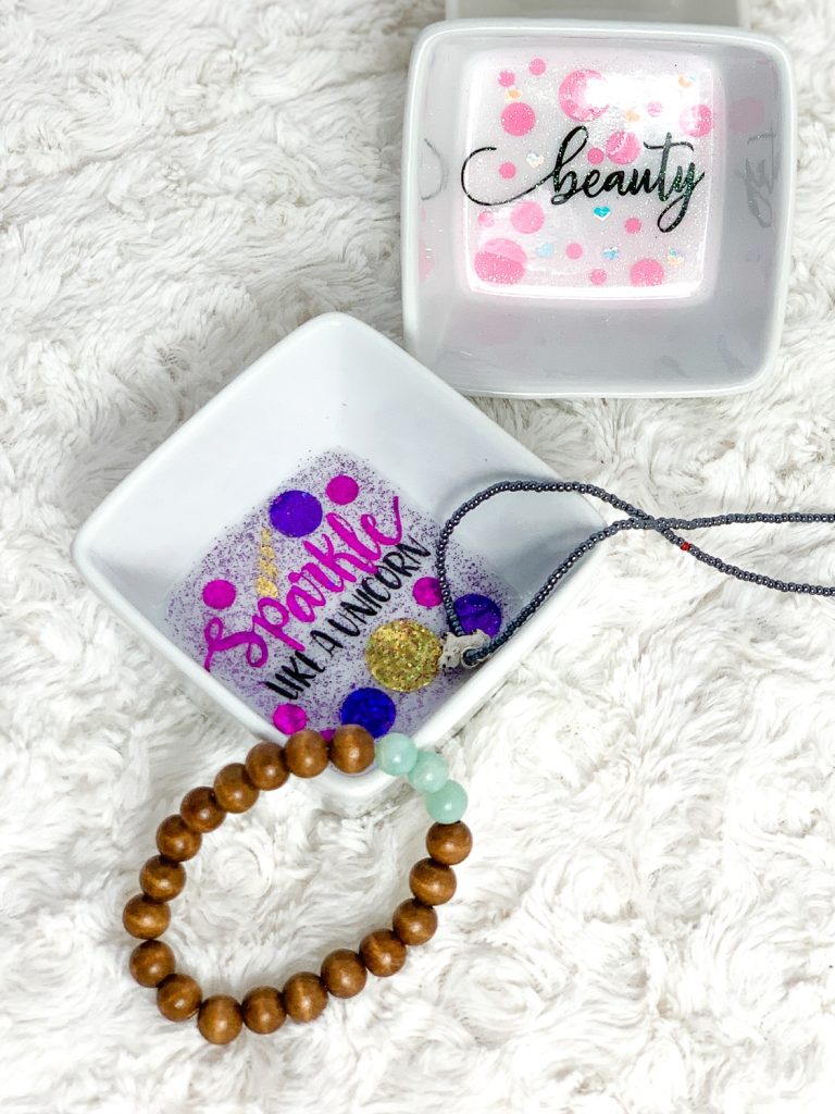 2 RING DISHES WITH JEWELRY IN THEM AND HOLOGRAPHIC POLKA DOTS AND TEXT