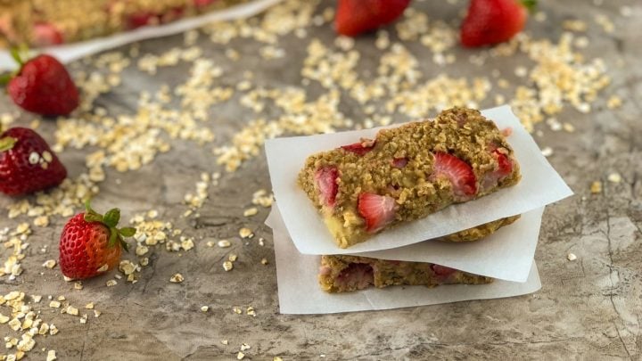 Oatmeal Bars with Strawberry and Banana