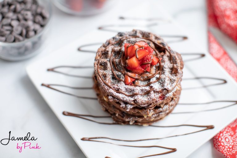Easy Chocolate Chaffle With Strawberries