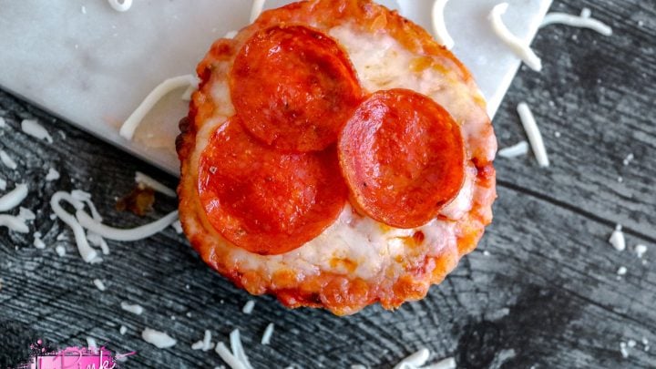 onion bagel pizza